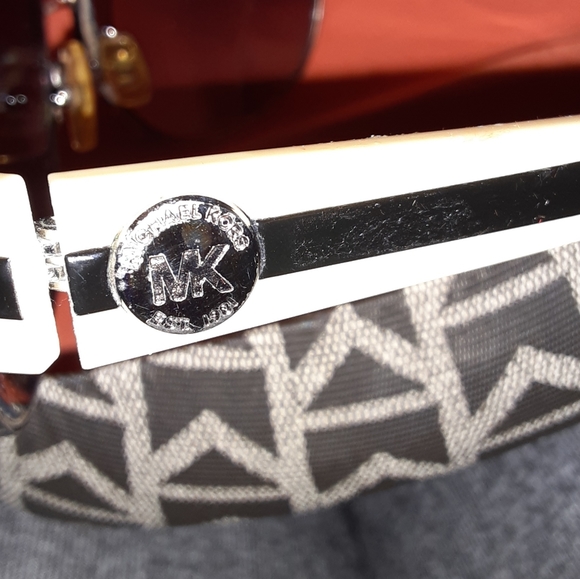 LADIES SUNGLASSES BY MICHEAL KORS - Picture 2 of 6